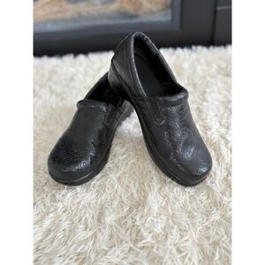 Womens Yuu Bethany Black Leather Embossed Slip On Comfort Work Clogs Shoes 9